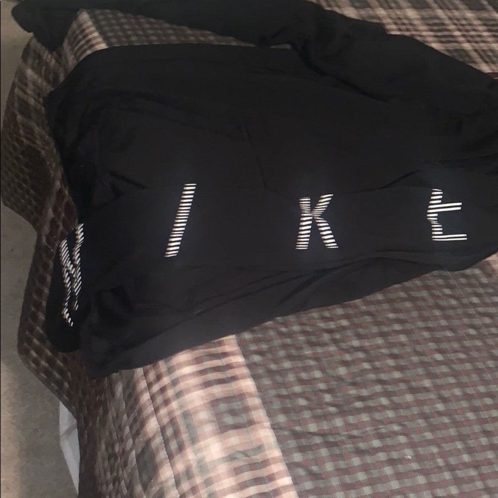 Nike black pullover hoodie 🖤